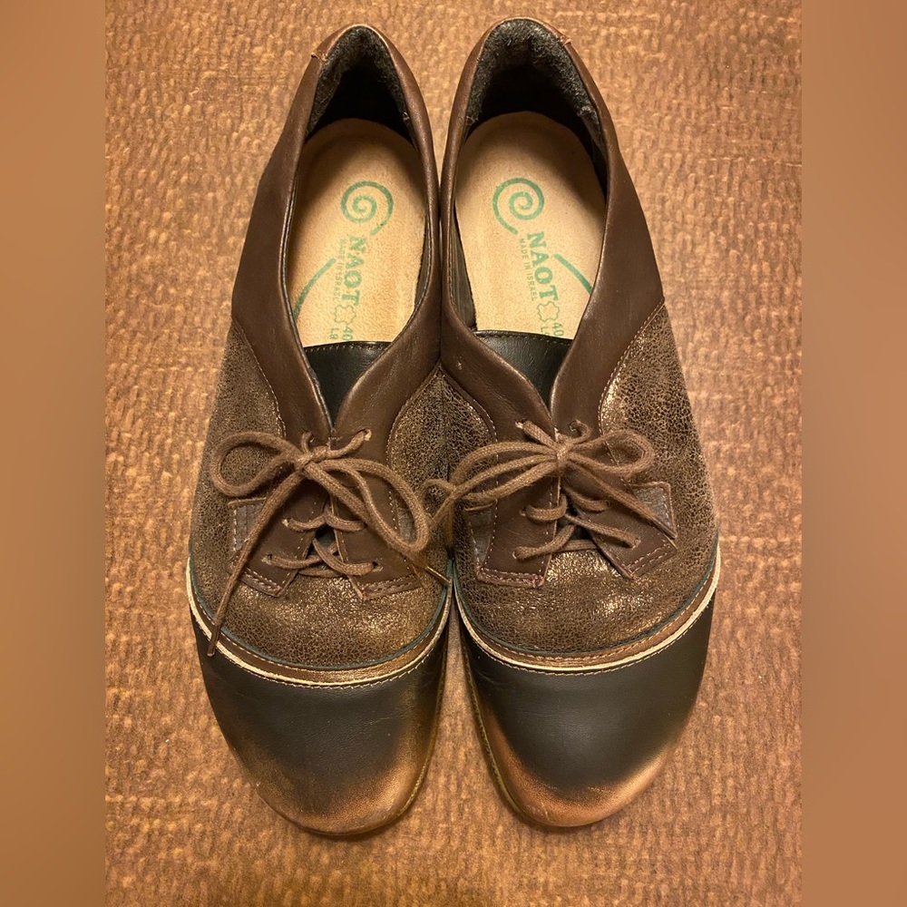 Unique Naot flat tie shoes